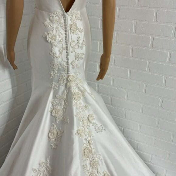 Isabella Talya Wedding Dress Fit & Flare with Train size 6 Mikado blend - Picture 9 of 16
